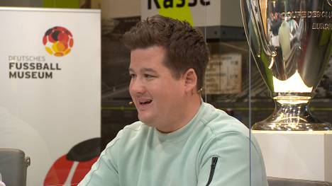 Es war die Aufreger-Szene in der ersten Halbzeit: Jude Bellinghams Tor wird nach einem angeblichen Foul zurückgepfiffen. Komiker Chris Tall meint, dem BVB wurde ein "glasklares Tor" genommen.