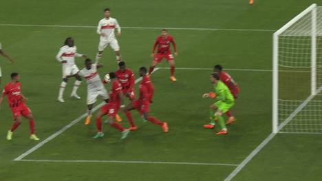 Nach einer bislang sehr enttäuschenden Rückrunde gelingt Eintracht Frankfurt mit einem 3:2-Sieg in Stuttgart der Einzug ins DFB-Pokal-Finale.