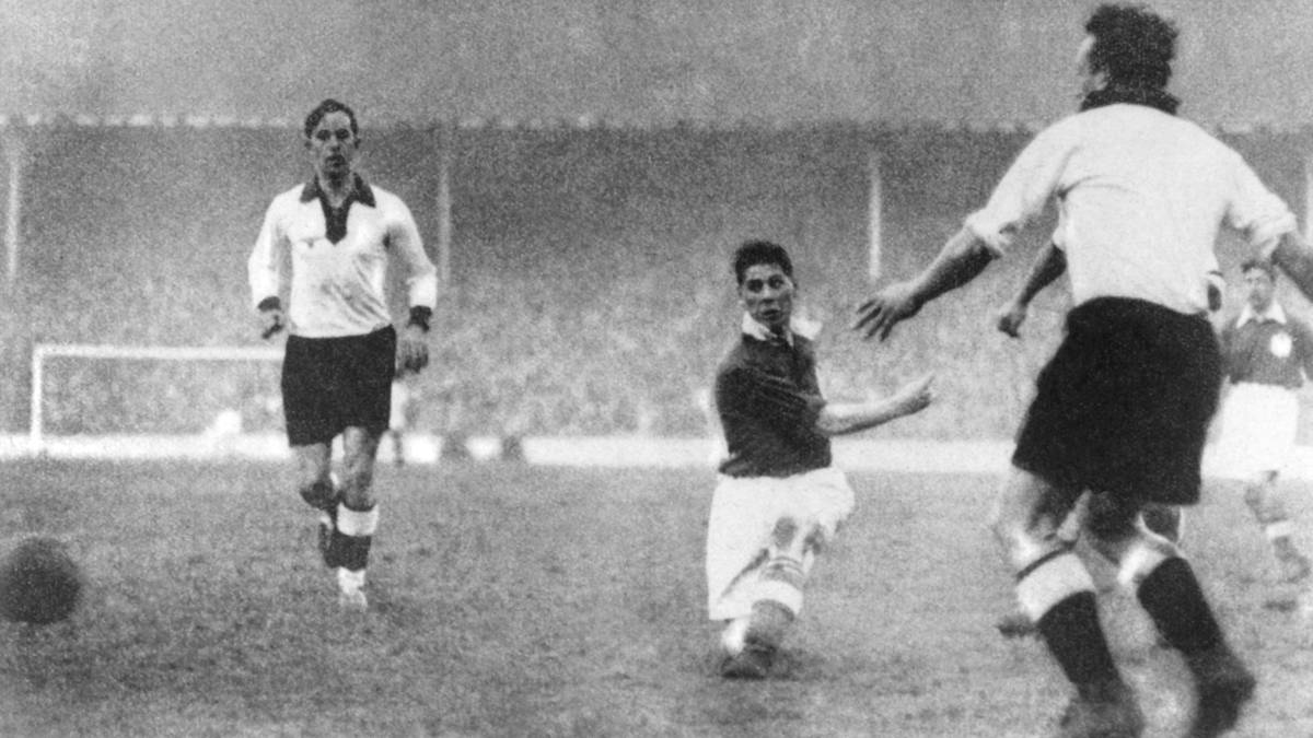 Nach dem 5:2 gegen Belgien im Achtelfinale gönnte sich Stürmer Sigmund Haringer vom FC Bayern auf dem Bahnsteig trotzdem eine "verbotene Frucht". Die Folge: Nerz schickte Haringer wegen Disziplinlosigkeit nach Hause