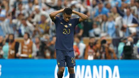 Bayern-Profi Kingsley Coman sieht sich nach seinem Elfmeter-Fehlschuss im WM-Finale rassistischen Beleidigungen ausgesetzt.