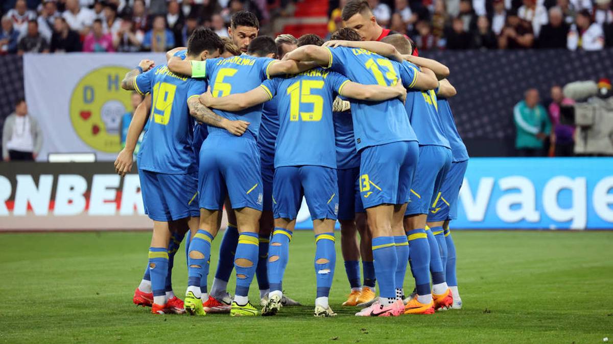 Ukraine: "Schowto-blakytni" (die Gelb-Blauen), auch "Sbirna" (Auswahl)