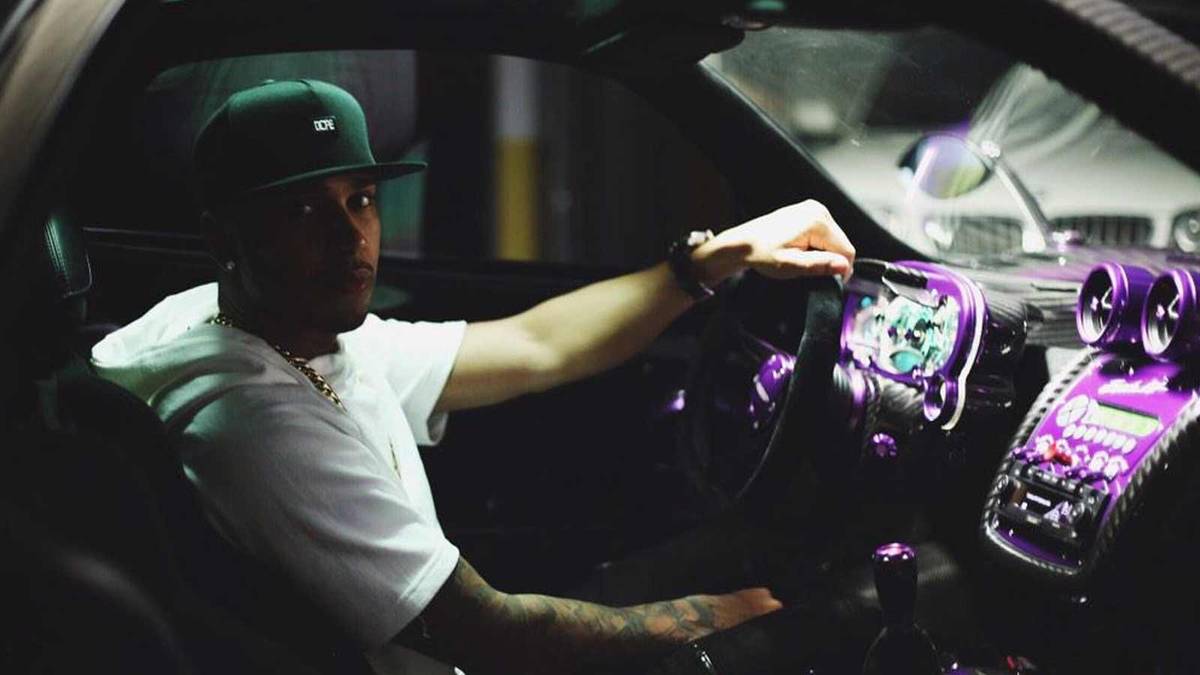 So sieht der Flitzer übrigens von innen aus