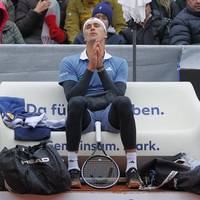 Alexander Zverev schimpft über die Bedingungen in München. Der Olympiasieger verzweifelt auf dem Court an seinem Gegner.
