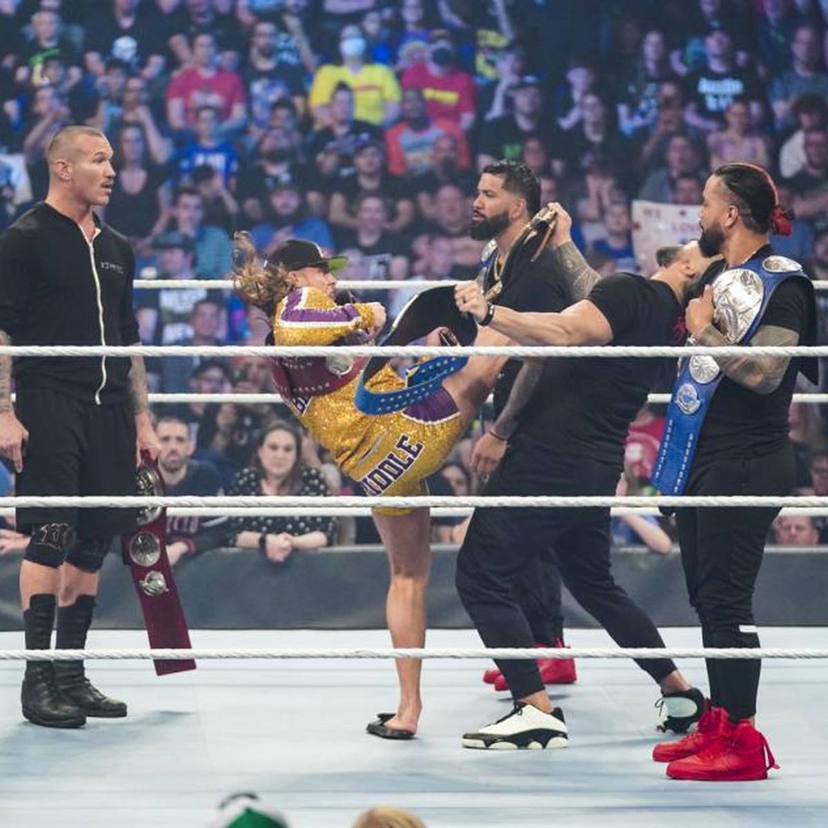 WWE fixiert bei Friday Night SmackDown nun doch einen Vereinigungskampf zwischen den Usos und RK-Bro - der aber wohl wieder nicht das ist, was er zu sein scheint.