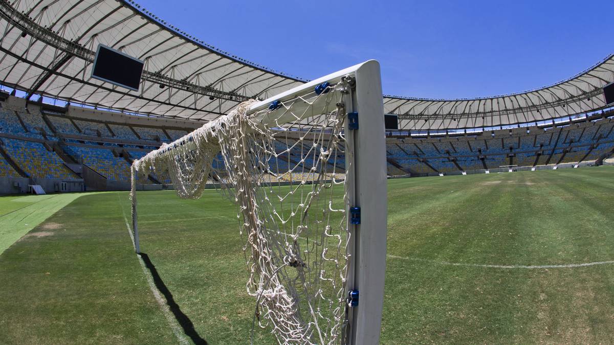 Rasen und Tornetze haben nicht mal mehr das Niveau von gehobenen Amateursportplätzen. So sieht er aus, der Verfall einer einstigen Kultstätte des Weltfußballs