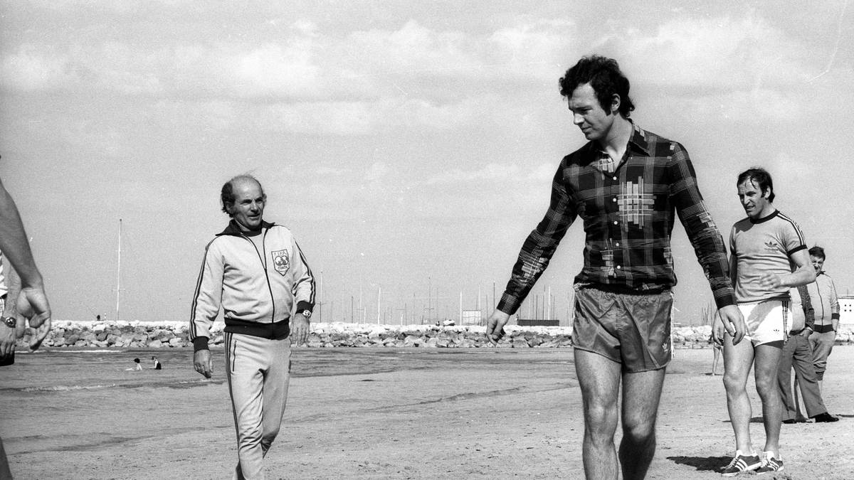 FRANZ MICHELBERGER: Achtung, wilde Höckertiere: Beim Bayern-Trainingslager in Israel schubst ein Kamel Franz Beckenbauers Teamkollegen Michelberger (nicht im Bild) gegen den Mannschaftsbus. Folge: eine Knieprellung        