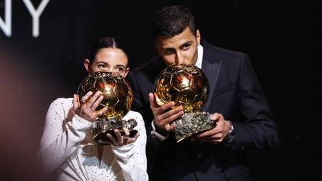 Die Sieger des Ballon d‘Or 2024 stehen fest. Rodri sticht alle Real-Stars aus. Lamine Yamal bekommt ebenso eine Auszeichnung wie Harry Kane. Toni Kroos regt sich über den Ballon d’Or auf. Ist er noch zeitgemäß?