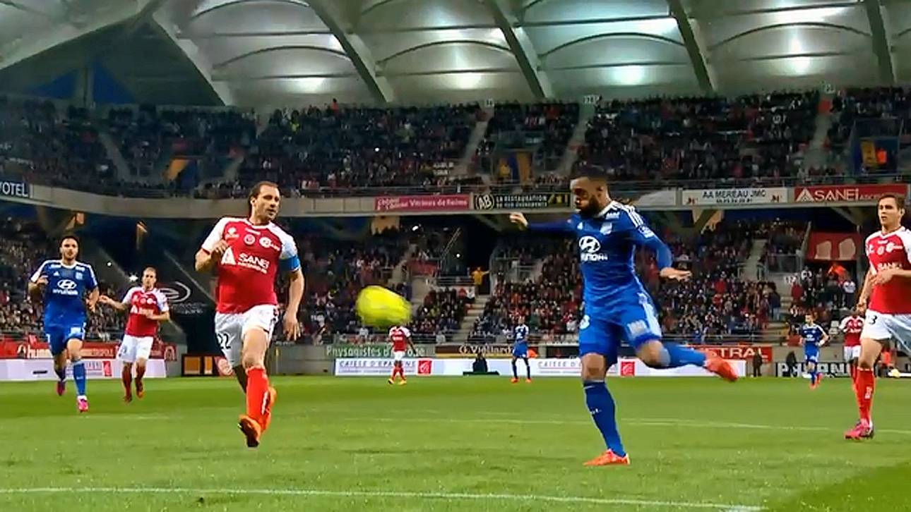 Lyon wieder Tabellenführer