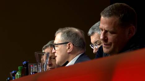 Wann verkündet der Rekordmeister, wer ab der neuen Saison Trainer wird? Die Bosse sind beim Timing unterschiedlicher Ansicht. Ob Wunschkandidat Ralf Rangnick überhaupt zusagt, ist aber noch unklar.