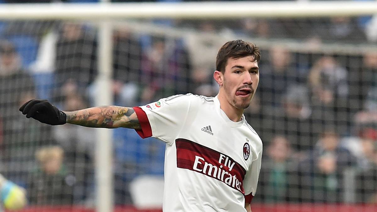 ALESSIO ROMAGNOLI (INNENVERTEIDIGER, 21 JAHRE, AC MILAN, ITALIEN): Eleganter linksfüßiger Innenverteidiger. Exzellente Technik, tolle Spieleröffnung, aber ausbaufähiger Zweikämpfer. Kann auch Linksverteidiger spielen. Stammspieler bei Milan, wird dort schon mit Klublegende und Weltmeister Alessandro Nesta verglichen.