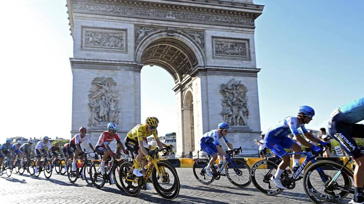 Schaulaufen auf der Champs-Élysées: Jonas Vingegaard ist Gesamtsieger der Tour de France