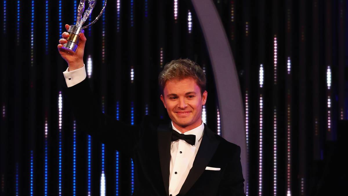 Sneakers zum Anzug? Kein Problem für den zurückgetretenen Formel-1-Weltmeister Nico Rosberg. Nicht nur optisch überzeugt der 31-Jährige. Für den Durchbruch des Sportjahres wird Rosberg in seiner Wahlheimat Monaco mit dem Laureus Award ausgezeichnet