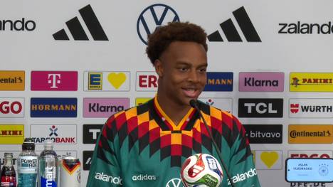 Assan Ouedraogo und Lennart Karl sind noch nie aufeinandergetroffen. Das offenbarte der DFB-Youngster auf einer Pressekonferenz. 