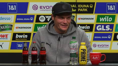Eine Frage bringt Edin Terzic kurz aus der Fassung. Der BVB-Trainer müsse sich jedes Wort gut überlegen.
