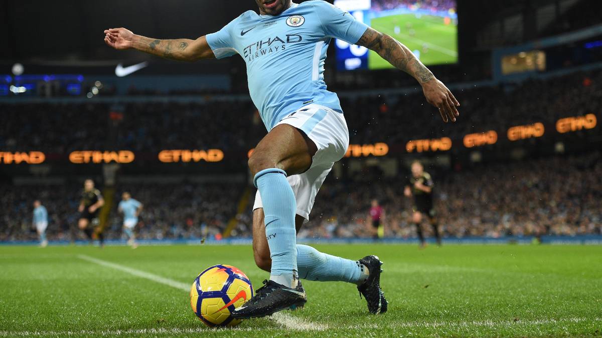 PLATZ 17- RAHEEM STERLING (23/England/Manchester City): Mit 15 Toren liegt der Flügelstürmer auf Rang vier der Torschützenliste der Premier League. Zusammen mit Kun Agüero, Kevin De Bruyne und Leroy Sane hat Pep Guardiola eine spielstarke und treffsichere Offensiv-Reihe, die ihresgleichen sucht. Die Meisterschaft ist ManCity kaum noch zu nehmen