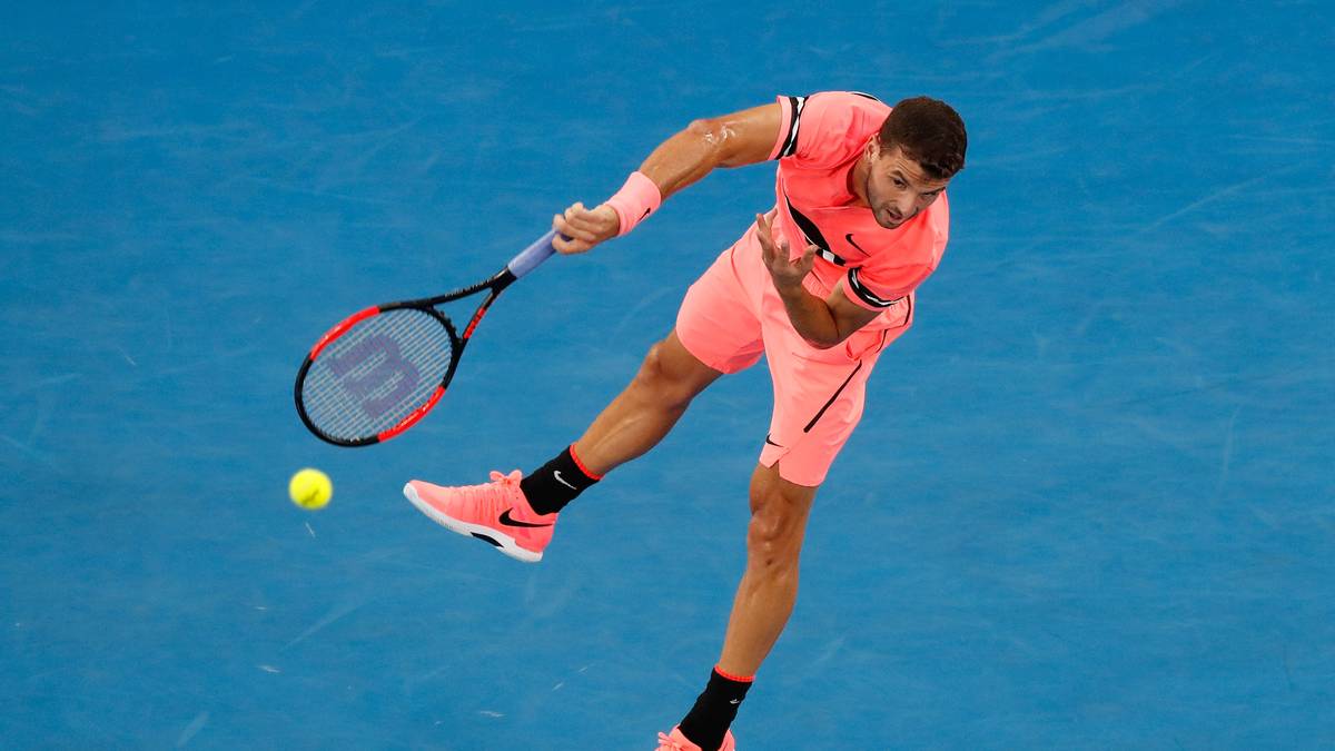 Im Vergleich zu Nadal verzichtet Dimitrov aber auf ein andersfarbiges Kleidungsstück und kleidet sich komplett in rosa