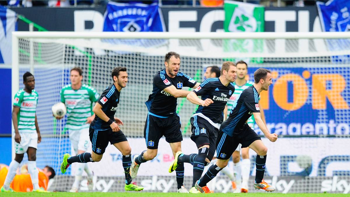 ...genügt den Rothosen im Rückspiel aber schon ein mageres 1:1 zum Klassenerhalt. Torschütze Pierre-Michel Lasogga wird zum gefeierten Helden