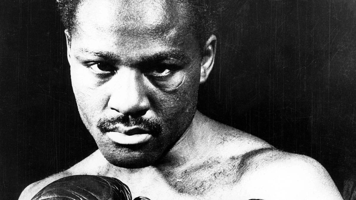 PLATZ 13 - EZZARD CHARLES: Die "Kobra von Cincinnati" erklomm 1950 nach Siegen über Jersey Joe Walcott und Joe Louis den Box-Thron und durfte sich damit für eine Weile als legitimer Nachfolger des "Brown Bomber" fühlen