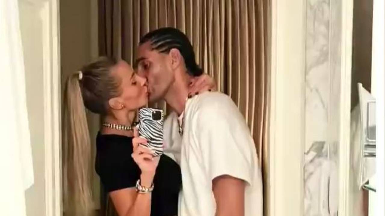 Marouane Fellaini genießt Urlaub mit Ex-Playboy Model Victoria Alex