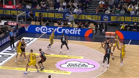 Alba Berlin gewinnt in der BBL das Heimspiel gegen ratiopharm Ulm mit 96:88. Garant für den Sieg sind die Dreier von Jonas Mattisseck.