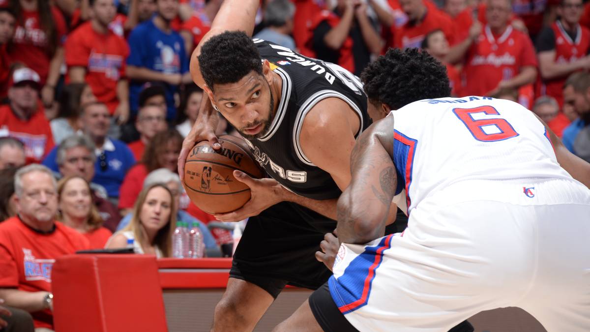 TIM DUNCAN (San Antonio Spurs): Der 39-Jährige ist - ganz ohne Abgase - der Käfer der NBA. Der alte Mann läuft und läuft und läuft. Duncan ist nach wie vor einer der effizientesten Big Men der NBA und ein lebendes Spurs-Denkmal. Noch beeindruckender ist, dass er kaum mit körperlichen Problemen seiner Generation - siehe Nowitzki und Bryant - zu kämpfen hat