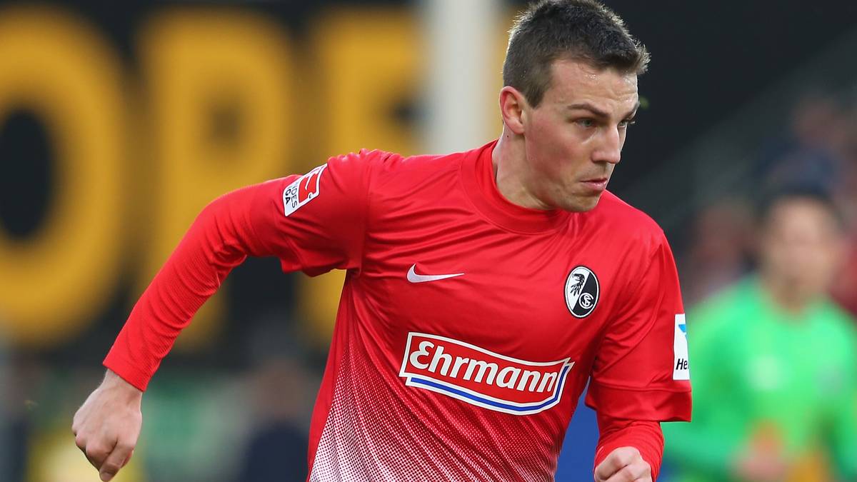 Der SC Freiburg vertraut auf Bewährtes aus den Neunzigern und belebt in der Saison 2003/14 damit auch in der Bundesliga den fließenden Farbübergang wieder