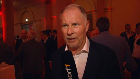 Fußball-Deutschland trauert weiterhin um Franz Beckenbauer. Ex-Bundesliga-Profi Stefan Reuter, der selbst unter dem "Kaiser" spielte, huldigt die Lichtgestalt im SPORT1-Interview.