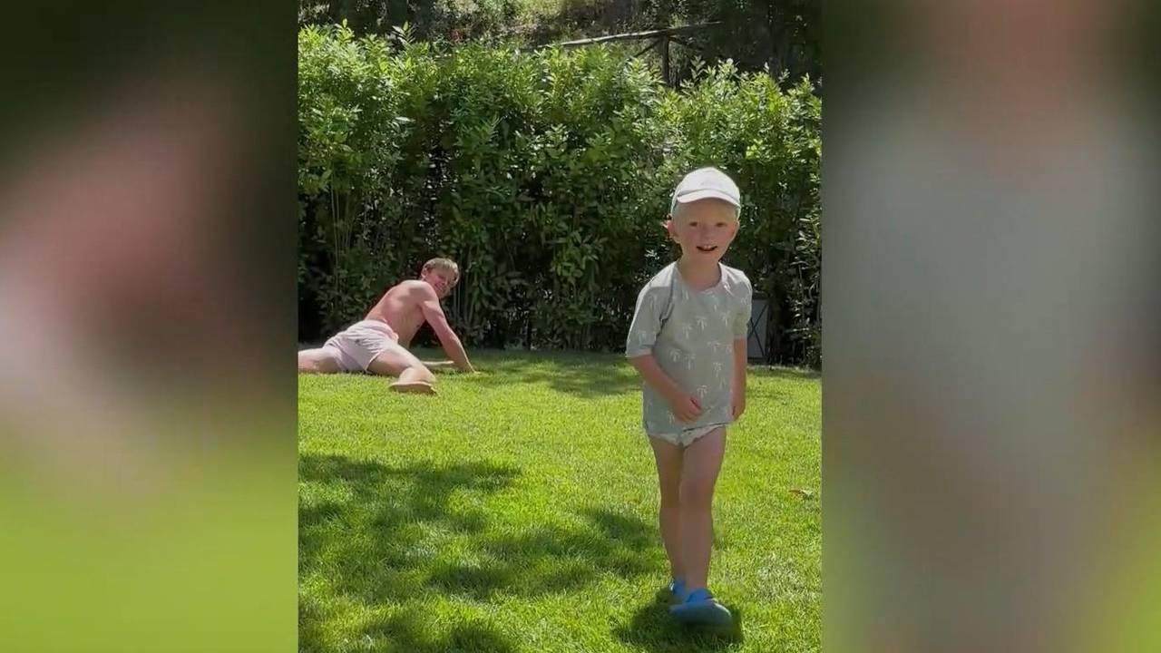Sohn von Marc-André ter Stegen schlägt Frenkie de Jong im Garten-Fußball