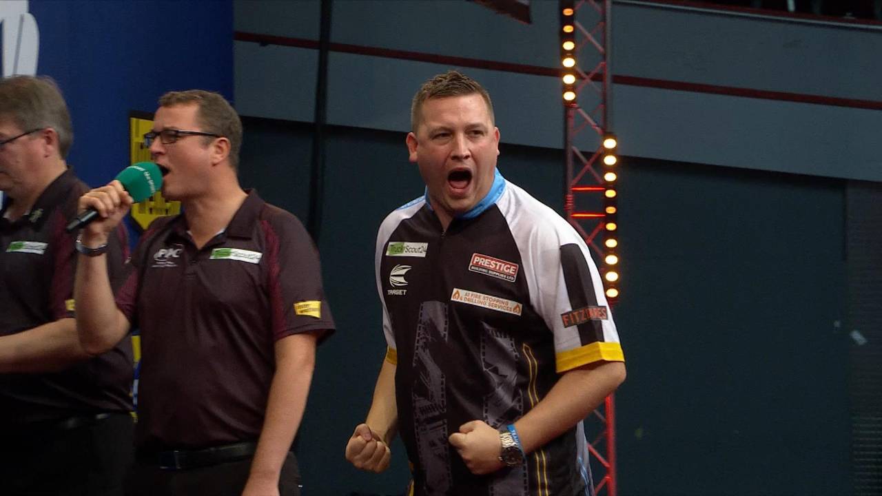 European Darts Championship: Chris Dobey gelingt Big Fish gegen Stephen Bunting