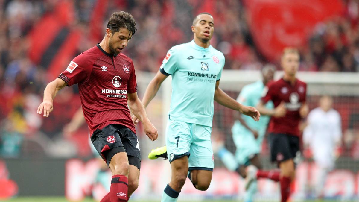 PLATZ 15 - Lukas Mühl (1. FC Nürnberg): 736 angekommene Pässe