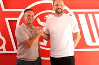 Der neue Coach der Köpenicker und der neue Sport-Geschäftsführer Horst Heldt am Mittwoch offiziell vorgestellt.