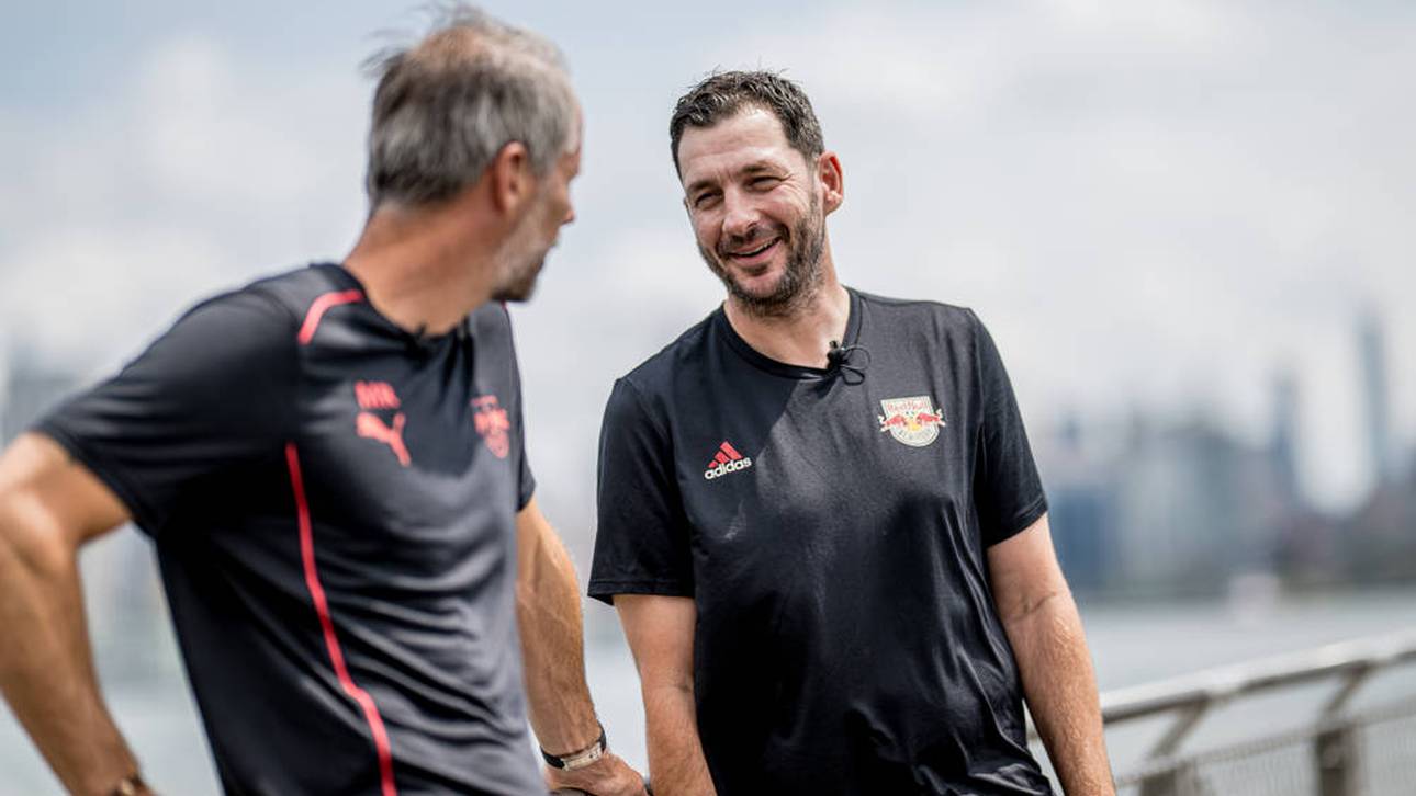Sandro Schwarz (r.) mit Leipzig-Trainer Marco Rose am 31. Juli 2024 in New Jersey