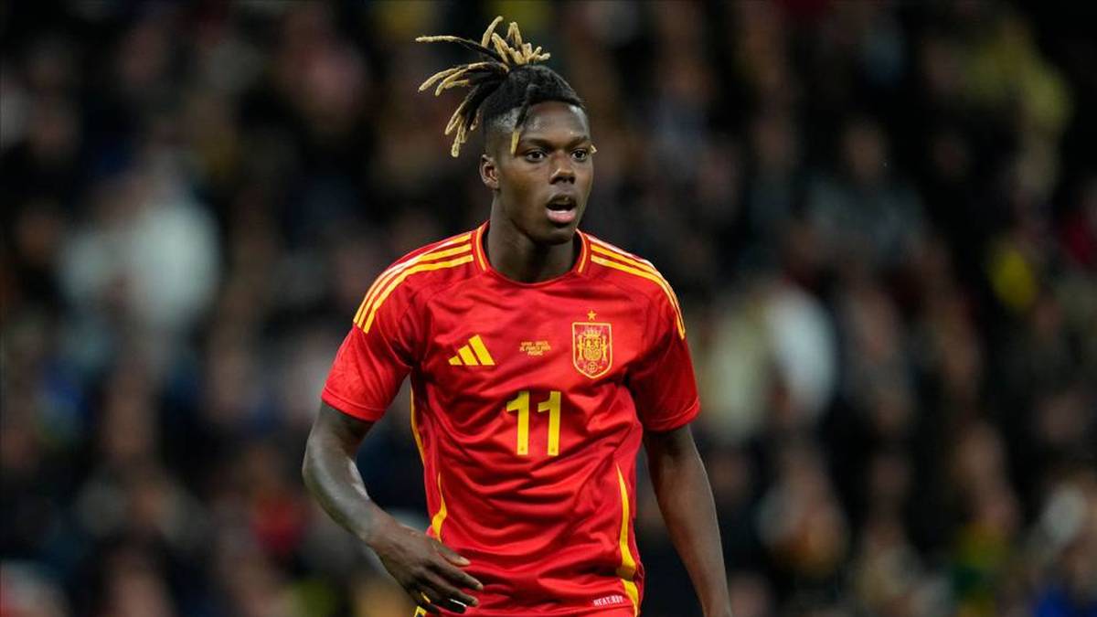 Nico Williams (21 Jahre, Spanien): Der pfeilschnelle Linksaußen des Atletic Club aus Bilbao steigert sich unaufhörlich. Inzwischen soll der Spanier mit ghanaischen Wurzeln bereits auf den Wunschlisten einiger europäischer Top-Klubs auftauchen. Bei fünf Toren und zwölf Assists in der vergangenen LaLiga-Saison dürfte das kaum wundern…