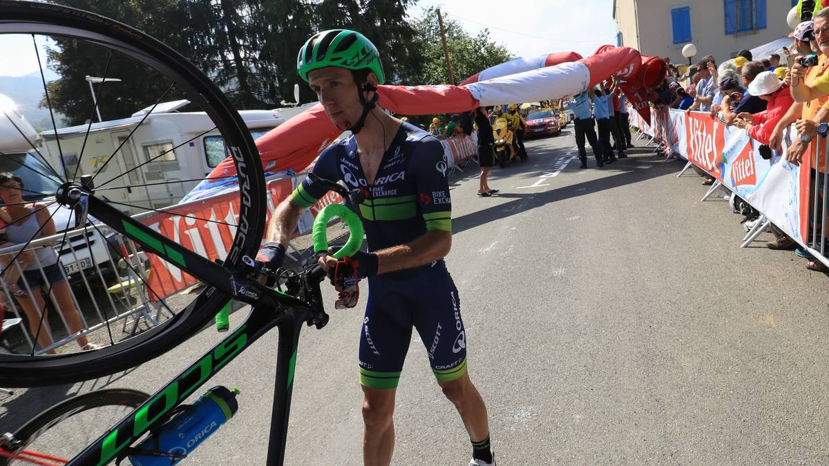 Der Engländer Adam Yates kommt aber dennoch zu Fall