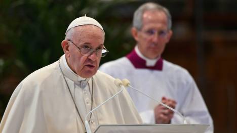 Papst Franziskus betet für Maradona