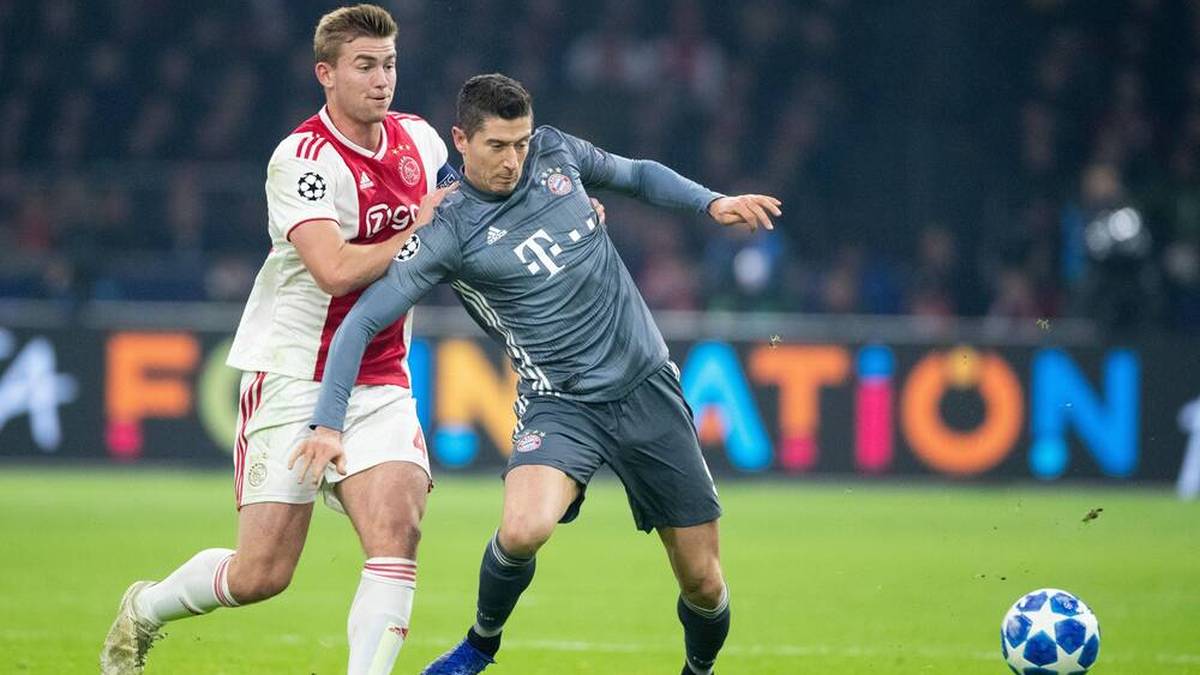 Matthijs de Ligt traf noch zu Ajax-Zeiten auf den FC Bayern um Robert Lewandowski