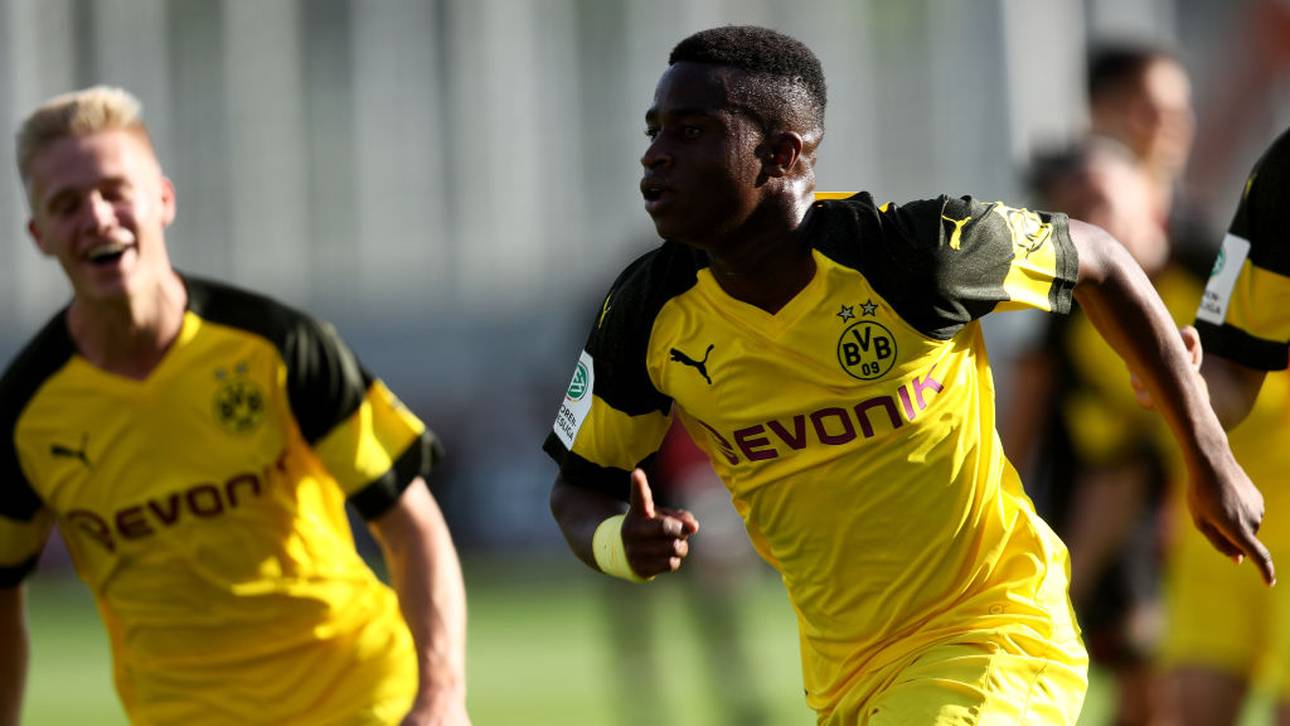 Moukoko schießt BVB zum Sieg