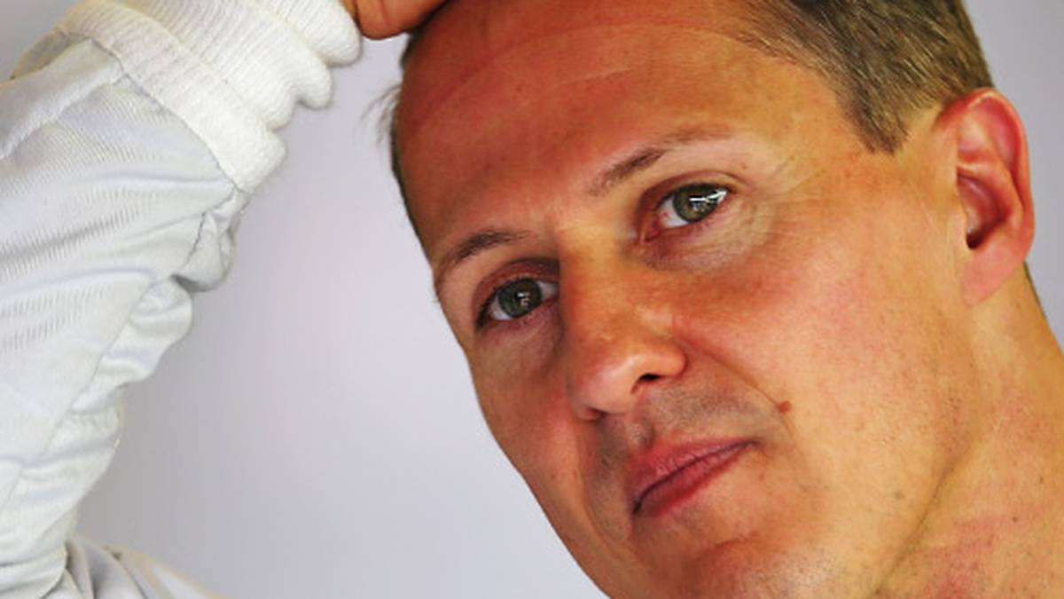 16. Juni: Motorsport-Fans aus aller Welt atmen auf. Michael Schumacher liegt knapp ein halbes Jahr nach seinem schweren Skiunfall nicht mehr im Koma. Für den Rekordweltmeister beginnt jetzt die Phase der langwierigen Rehabilitation