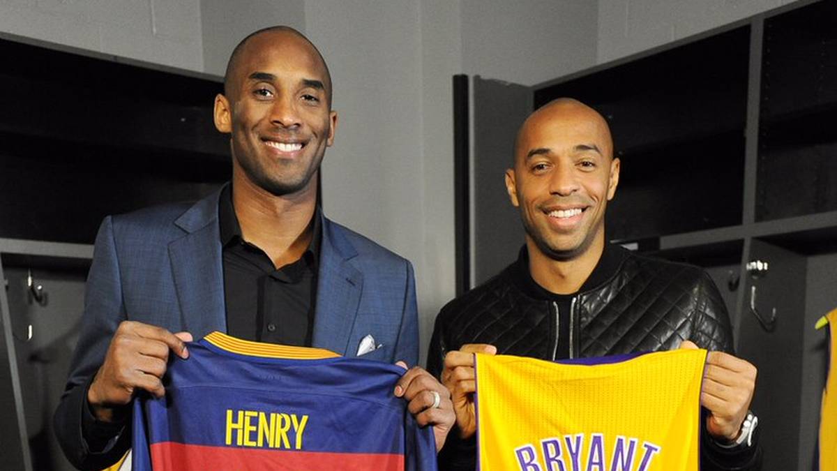 Der bekennende Fan des FC Barcelona tauscht mit Henry gleich noch das Trikot aus