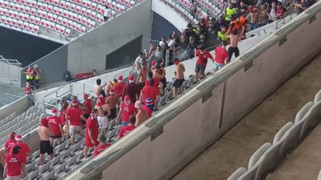 Nach den heftigen Krawallen beim Conference-League-Spiel zwischen Nizza und dem 1. FC Köln kam es jetzt zu Hausdurchsuchungen bei FC-Fans.
