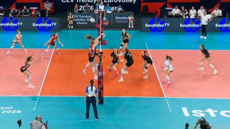 Die deutschen Frauen schlagen Ungarn bei der Volleyball-EM klar. Im dritten Gruppenspiel landen sie somit den zweiten Sieg. 