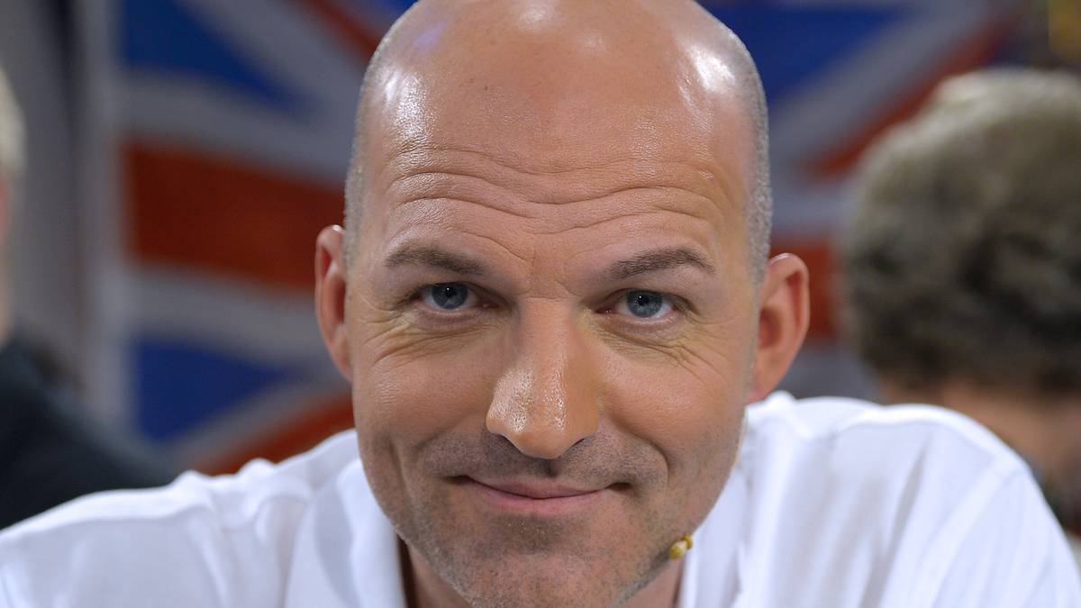 STEFAN SCHNOOR (MITTELFELD): Bereichert seit Jahren die SPORT1-Sendungen mit seiner Expertise. Auch er trug sieben Jahre lang die roten Hosen