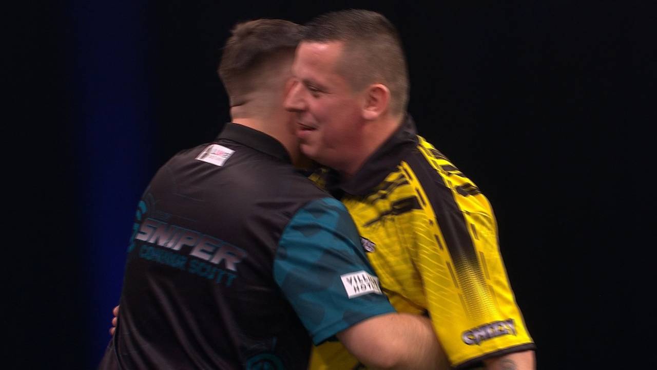 Sensation! Debütant Connor Scutt verpasst Dave Chisnall den White Wash