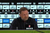 Ralph Hasenhüttl ist nach dem 1:2 seiner Wolfsburg gegen Eintracht Frankfurt mit einigen Schiedsrichter-Entscheidungen nicht einverstanden. Der VfL-Coach ledert insbesondere gegen die Hand-Regel.