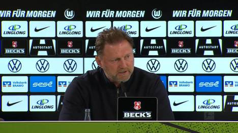 Ralph Hasenhüttl ist nach dem 1:2 seiner Wolfsburg gegen Eintracht Frankfurt mit einigen Schiedsrichter-Entscheidungen nicht einverstanden. Der VfL-Coach ledert insbesondere gegen die Hand-Regel.