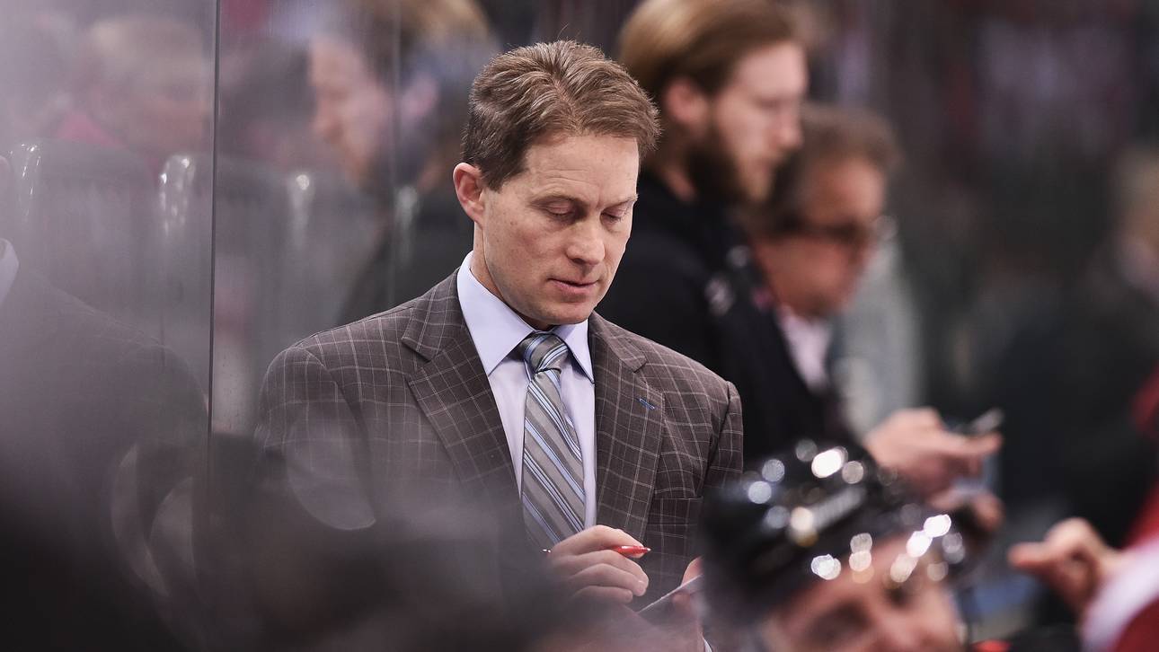 Erster Haie-Sieg unter Clouston