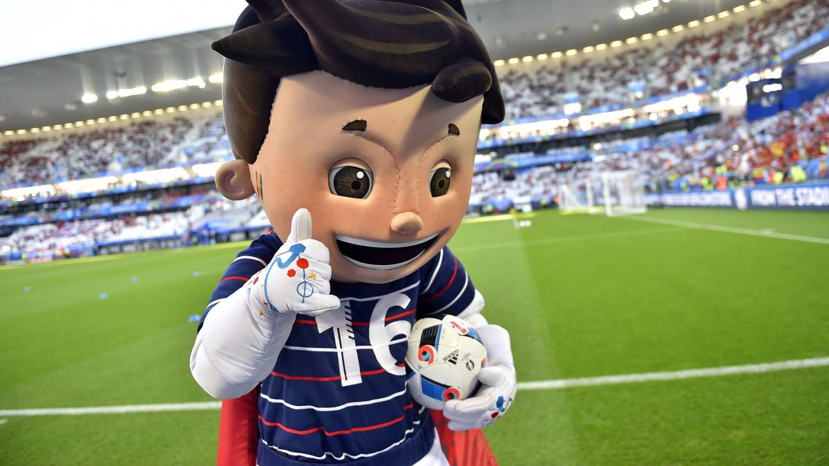 Bei der letzten EM 2016 in Frankreich war das Maskottchen ein kleiner Junge namens Super Victor. Sein Nachfolger wird - bei den paneuropäischen Spielen 2020 - deutlich mehr reisen müssen ...