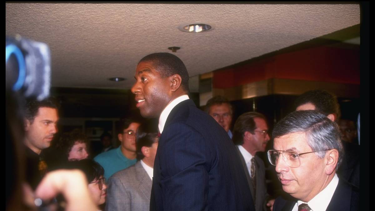 Trotz seines Rücktritts spielt Johnson, der sich anschließend für die Bekämpfung von HIV einsetzt, in der Saison das All-Star-Game und ist auch bei den Olympischen Spielen 1992 Teil des "Dream Team". Zur folgenden Saison will Johnson auch in die NBA zurückkehren, doch mehrere aktive Spieler lehnen das ab, sodass Johnson seine Entscheidung revidiert