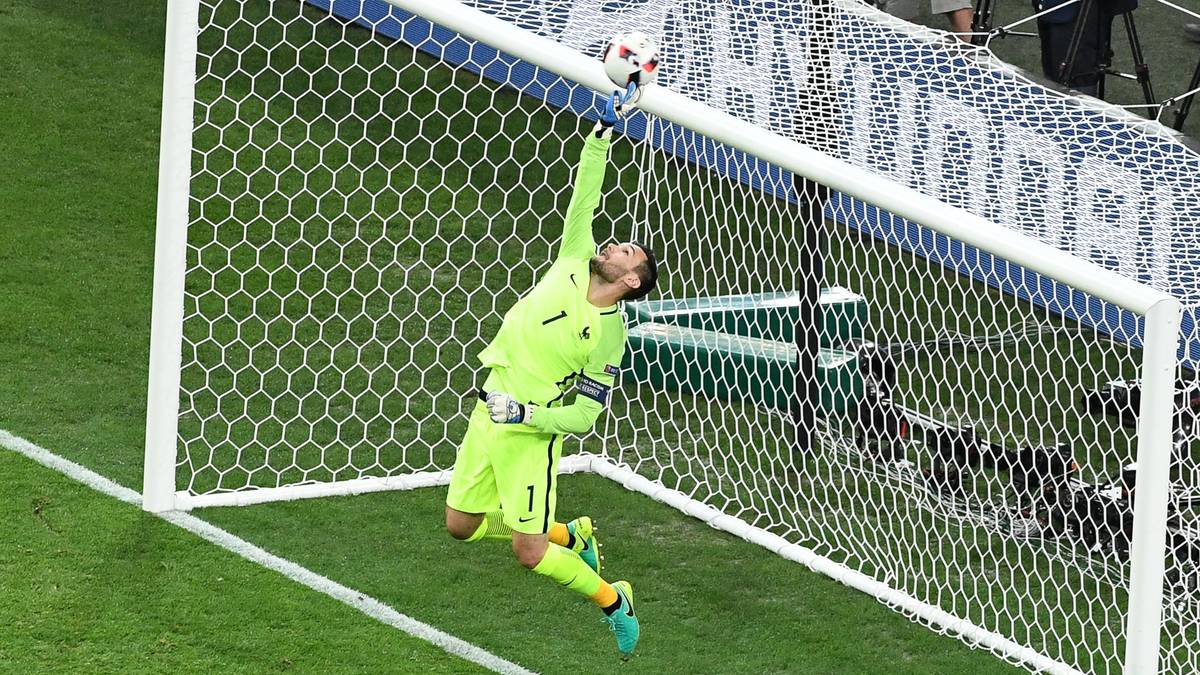 Deutschland stemmt sich in den letzten Minuten gegen die Niederlage. Hugo Lloris hat allerdings einen sehr guten Tag erwischt