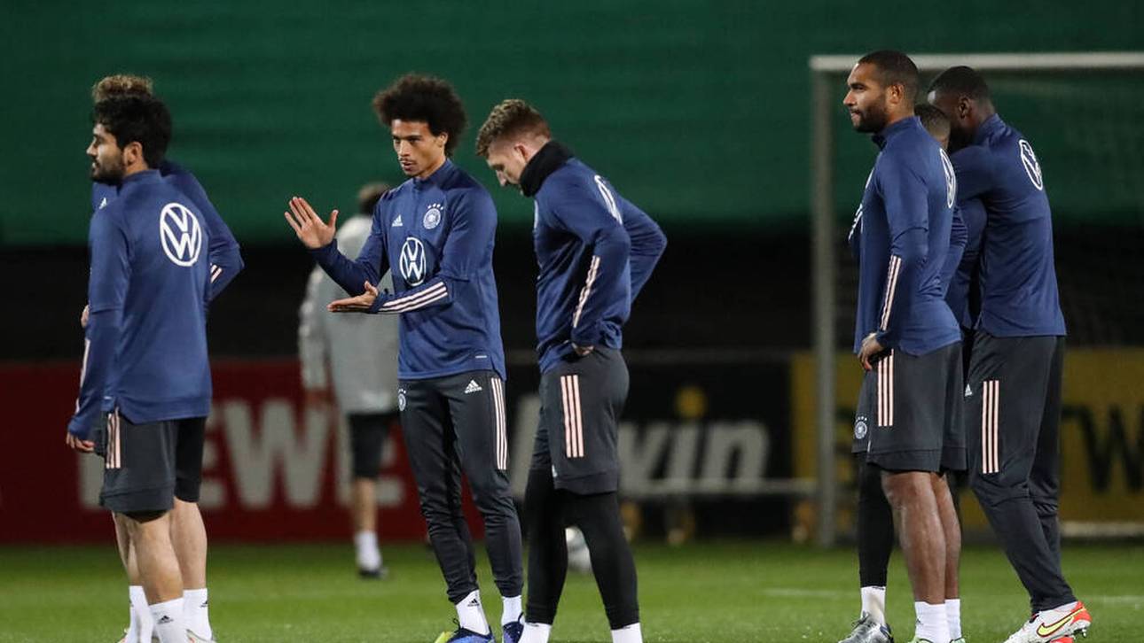 Flick überrascht in der Abwehr